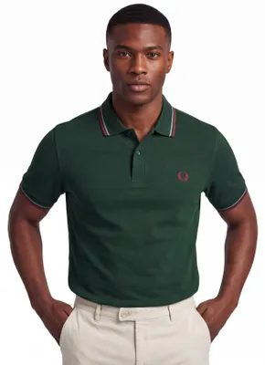 Immagine prodotto di Polo Fred Perry verde scuro, vestibilità regolare, maniche corte