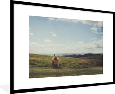 Produktbild von MuchoWow® MuchoWow® Gerahmtes Poster Schottische Hochlandrind - Gras - Wolken - Tiere 90x60 cm - Poster mit zchwarzem Bilderrahmen - Wanddekoration - Fotos