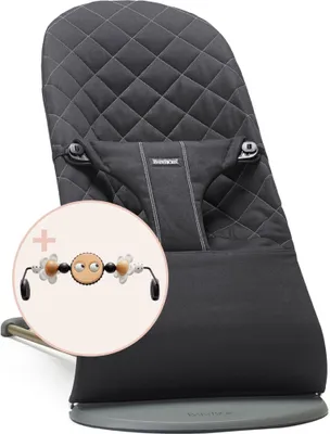 Produktbild von BabyBjörn Babywippe Bliss Gewebte klassische Steppdecke Schwarz & Spielbogen Freche Augen Schwarz Weiß