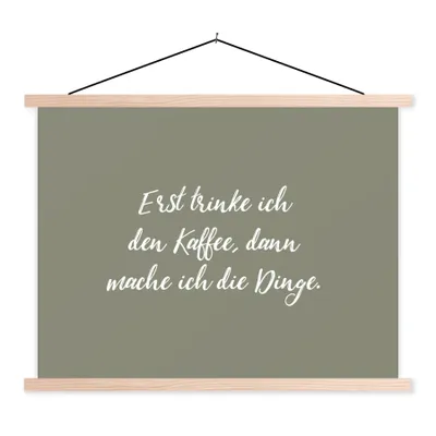 Produktbild von MuchoWow® Textilposter Erst trinke ich den Kaffee, dann mache ich die Dinge - Sprichwörter - Zitate - Kaffee 40x30 cm mit holzfarbenen Rahmen - Bilder