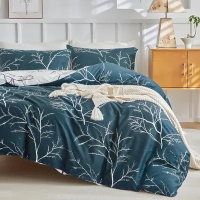 Zdjęcie produktu dla Komplet pościeli do łóżka dwuosobowego, 240x220 cm, 3-częściowy, mikrofibra, wzór gałązek, kolor granatowy/biały