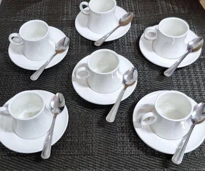 Obrázok produktu pre Keramická súprava na kávu so 6 šálkami a kovovými lyžičkami – moderná kolekcia na espresso – darčeková súprava so 6 šálkami