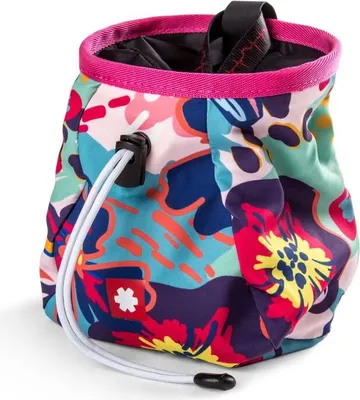 Bunte Chalkbag von Ocun mit floralen Mustern und pinkem Rand; geeignet für Kletterer.