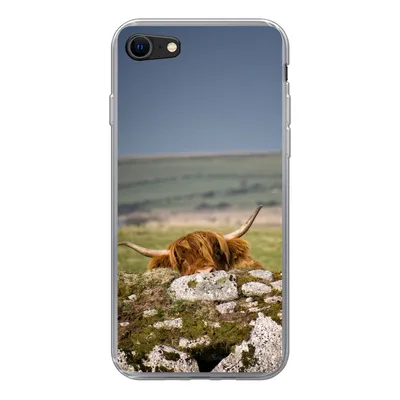 Produktbild von MuchoWow® Handyhülle Schutzhülle Hülle für iPhone SE 2020 Schottische Highlander - Steine - Gras Silikon Softcase Handy Hülle - Kartenbesitzer