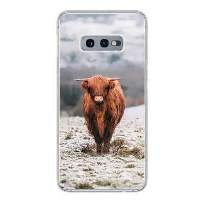 Produktbild von MuchoWow® Handyhülle Schutzhülle Hülle für Samsung Galaxy S10e Schottischer Highlander - Schnee - Berg Silikon Softcase Handy Hülle - Handy