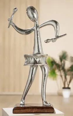 Produktbild von Gilde Alu Figura Trommler Mangoholz silberfarben L = 24 x B = 10 x H = 40 cm