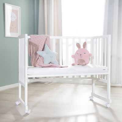 roba Stuben- und Beistellbett safe asleep® 3 in 1 - 45 x 90 cm - Höhenverstellbar - Komplettes Anstellbett mit Matratze + Canvas Barriere - Bett Set für Babys - Holz weiß