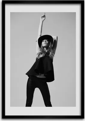 Produktbild von Bild - Bilderrahmen - Foto - 70 cm x 100 cm - MDF - Rahmen - Wandkunst - Frau in Schwarz