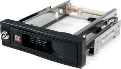 Obrázek produktu pro StarTech.com HSB100SATBK, 13,3 cm (5.25"), Panel s rámečkem, Černá, 3.5", SATA, Serial ATA II, Serial ATA III, Hliník, Polyuretan