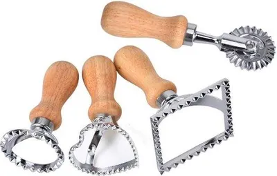 Image de Emporte-pièces en forme de raviolis, lot de 4, manche en bois, carrés, forme de raviolis, pour empanadas, biscuits, pâtes
