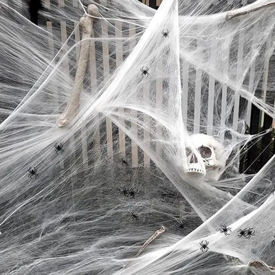 Imagen del producto de Decoraciones de Halloween con telarañas: 100 gramos de telaraña blanca con 40 arañas de plástico
