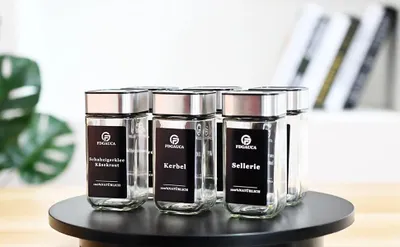 Obrázok produktu pre Sklenené nádoby na korenie – sada 12 ks – 120 ml – otočné viečko o 360° – 3 otvory na sypanie – štvorcové – štítky, lievik a kefka – číre