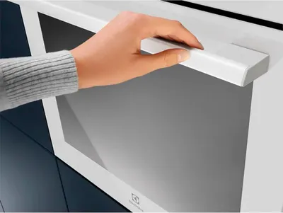 Produktbild von Electrolux EOF3H40BW, Medium, Elektrischer Ofen, 65 l, 65 l, 50 - 250 °C, AquaClean