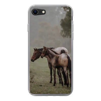 Produktbild von MuchoWow® Handyhülle Schutzhülle Hülle für iPhone SE 2022 Pferde - Natur - Nebel Silikon Softcase Handy Hülle - Schutzhülle