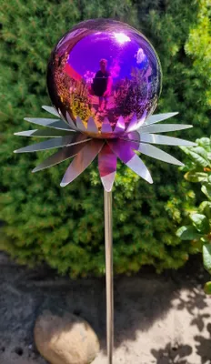 Produktbild von Blütenzauber Milano Rosenkugel 10 cm Edelstahl rainbow poliert  Gartenstecker Deko mit Stab 80 cm