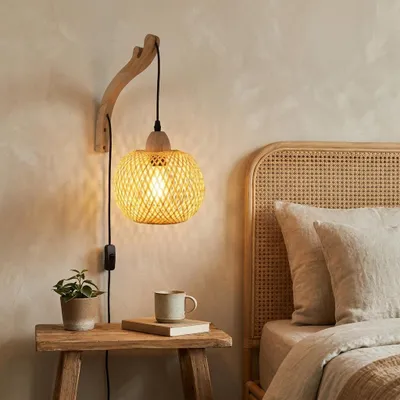 Produktbild von Wandlampe mit E27-Fassung, Holzgehäuse, Stecker, Bambus-Lampenschirm, 20 x 23 cm