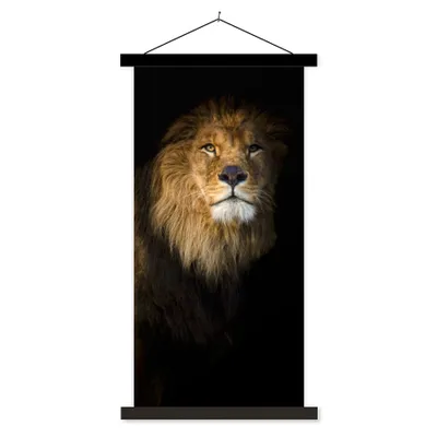 Produktbild von MuchoWow® Textilposter Löwe - Licht - Schwarz - Porträt 40x80 cm mit schwarzem Rahmen - Wandemalerei