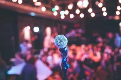 Produktbild von Jochen Schweizer Musical Dinner Straußberg; Erlebnis verschenken oder selbst erleben;  50-300 Personen