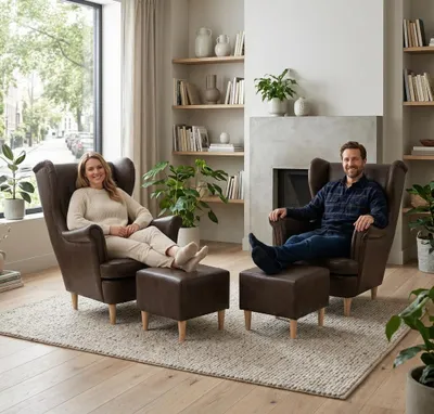 Produktbild von Ohrensessel ARI Boston – 2er-Set mit Hockern, Kunstleder in Braun, Family Meble, KI-generiertes Bild