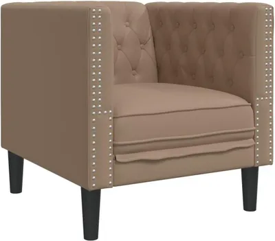 Produktbild von Bequemer Chesterfield-Clubsessel aus cappuccinofarbenem Kunstleder mit gepolsterter Sitzfläche, stabilen Beinen und Knopfheftung für das Wohnzimmer