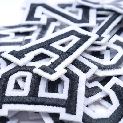 Produktbild von Alphabet-Buchstaben zum Aufbügeln, Emblem-Aufnäher, Schwarz und Weiß