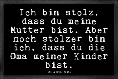 Produktbild von Mr. & Mrs. Panda Abtreter Ich bin stolz, dass... 40 x 60 cm - Schwarz - Geschenk, schöner Spruch, Großmutter, Sprüche, fußmatte, Schmutzfangmatte, stolz, Oma, Gummimatte