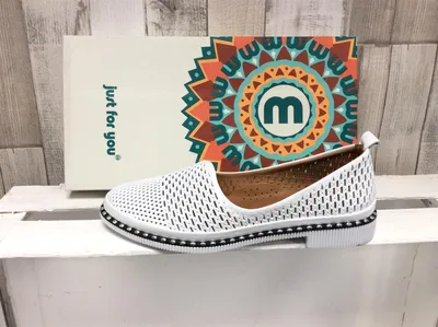 Produktbild von Manitu Ballerina weiß mit Nietenverzierung an der Laufsohle 36
