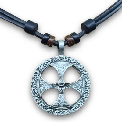 Produktbild von HANA LIMA | Leder Halskette Keltisches Kreuz Ordens Ritter Kreuz Kette Wikinger Schmuck