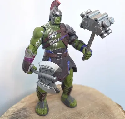 Produktbild von Hulk Ragnarok Figur Avengers 20 cm detaillierte Sammelfigur aus dem Film Thor Ragnarok mit beweglichen Teilen