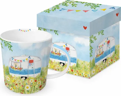 Produktbild von Tasse aus Porzellan Happy Camping - Campingwagen im Blumenfeld 0,4L, Höhe 9,7cm