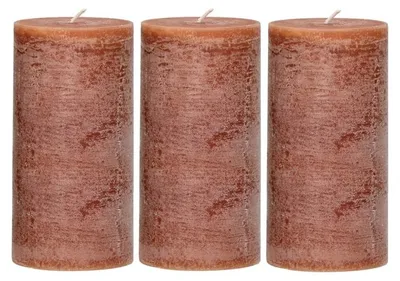 Imagen del producto de Conjunto de 3 velas Pomax, fabricadas con cera de parafina, color marrón canela, diámetro de 7 cm y altura de 14 cm