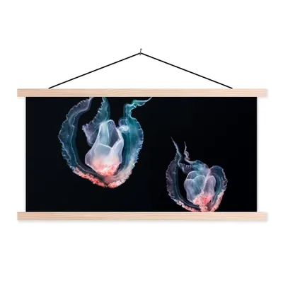 Produktbild von MuchoWow® Textilposter Quallen - Meerestiere - Schwarz 60x30 cm mit holzfarbenen Rahmen - Dekoration