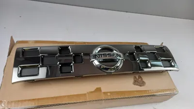 Produktbild von Original OE NISSAN Kühlergitter F23101FE0A