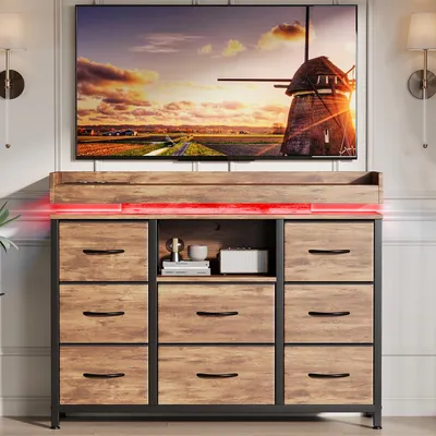 Produktbild von UnboxG Kommode mit 8 Stoffschubladen in Tigerahorn-Optik, LED Farbwechsel Beleuchtung, integrierte Ladestation (USB & Steckdosen), Robuster Stahlrahmen, Moderner Stauraumschrank für Wohnzimmer & Schlafzimmer
