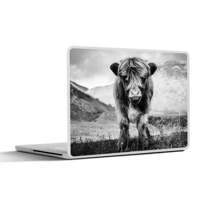 Produktbild von MuchoWow® Laptop Aufkleber Sticker Cover Schottischer Highlander - Berg - Schwarz - Weiß 36.5x27.5 cm - Laptop-Sticker