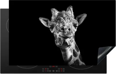 Produktbild von KitchenYeah© Herdabdeckplatte Giraffe vor schwarzem Hintergrund in schwarz und weiß , 83x51cm, Küche Deko, Glaskeramikkochfeld Herdabdeckung, Abdeckplatte fùr Kochfeld