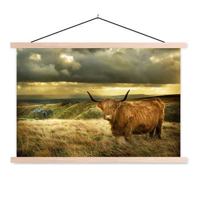 Produktbild von MuchoWow® Textilposter Schottische Highlander - Licht - Natur 120x80 cm mit holzfarbenen Rahmen - Aufhängeset