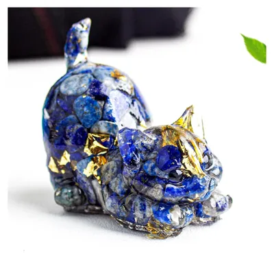 Produktbild von Handgeschnitzte Kristall Katzenfigur - 4,5x4,2x3 cm, Edelstein Katzen Deko für Zuhause, Sammlerstück als Katzen Kristallstatue & dekoratives Katzen Kristallstück (Blau)