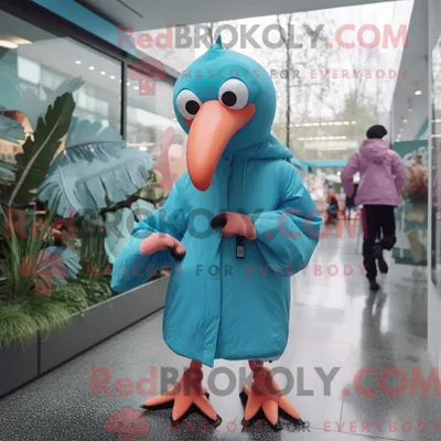 Produktbild von Cyan REDBROKOLY Flamingo Maskottchen Kostüm Charakter gekleidet mit einem Regenmantel und Beanies