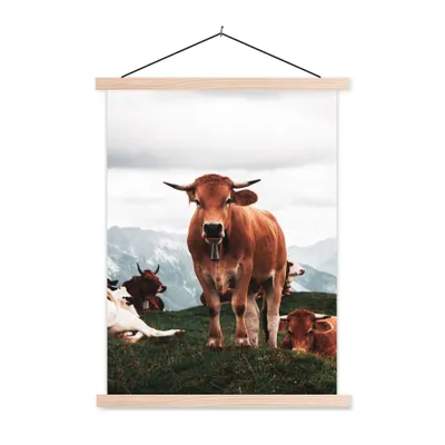 Produktbild von MuchoWow® Textilposter Tiere - Kuh - Berg 60x80 cm mit holzfarbenen Rahmen - Wandbild