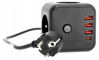 Immagine prodotto di Ciabatta multipresa LINEA PRO CUBE, modello a cubo, con 3 prese, cavo da 1,5 metri, 4 porte USB, colore nero