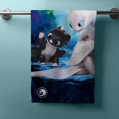 Produktbild von Drachen zähmen leicht gemacht Handtuch, Badetuch mit Tagschatten und Baby Dart, 70 x 140 cm, 100% Baumwolle