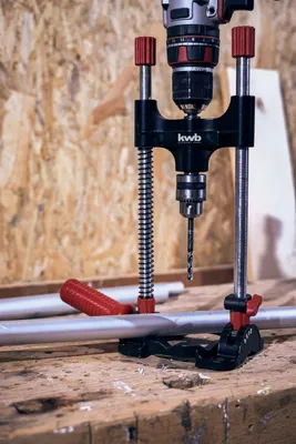 Produktbild von kwb Bohrständer mit Bohrfutter, Sechskant-Antrieb/Mobiler Bohrständer für Akku-Schrauber und Bohrmaschinen, einstellbare Winkel-Arretierung 45 60 75 90°, für Flächen und runde Werkstücke
