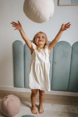 Obrázek produktu pro Dětský sedací vak "Miki" ve tvaru koule ? 28 cm - Útulný puf z plyše - Pohodlné a stylové posezení do dětských pokojů (zelený)