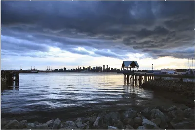 Produktbild von Wallario Wandbild Blick über das Wasser auf Vancouver, Größe: 61 x 91,5 cm, Poster mit rahmenlosen Bildhalter