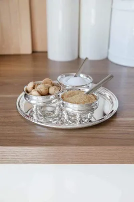 Zdjęcie produktu dla Unyqoos® Okrągła taca serwująca, średnica 22 cm – kompaktowa i elegancka taca do serwowania i dekoracji, idealna do napojów, przekąsek i śniadań