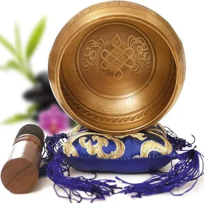 Produktbild von Famanu Tibetische Klangschale Handgefertigt in Nepal - Inkl. Holzhammer, Seidenkissen, Lokta-Box