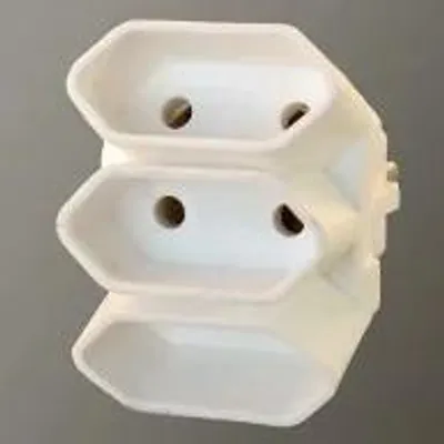 Image de Prise électrique européenne à trois broches, de couleur blanche, 1 pièce.