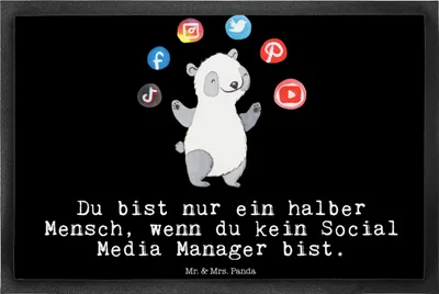 Produktbild von Mr. & Mrs. Panda Fussmatte Social Media Manager Herz 40 x 60 cm - Schwarz - Geschenk, Eingangsmatte, fußmatte, Schmutzfangmatte, Abtreter, Schmutzmatte