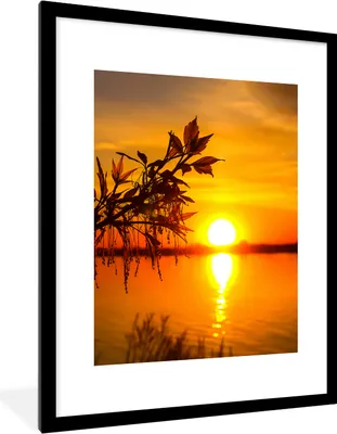 Produktbild von MuchoWow® Gerahmtes Poster Sonnenuntergang - Wasser - Pflanzen - Orange 60x80 cm - Poster mit Schwarzem Bilderrahmen Wandposter Rahmen Foto Bilder - Wohnzimmer - Dekorationen - Prämie